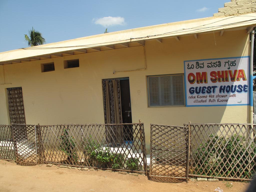 Om Shiva Guest House Hampi Eksteriør billede